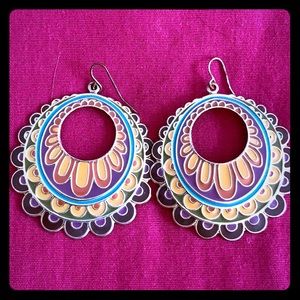 Metal colored dangling earrings